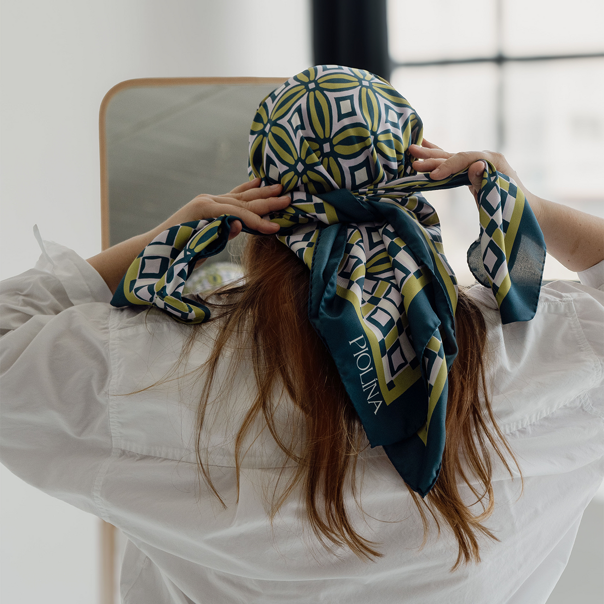 The Magnetic SilkSnap Scarf